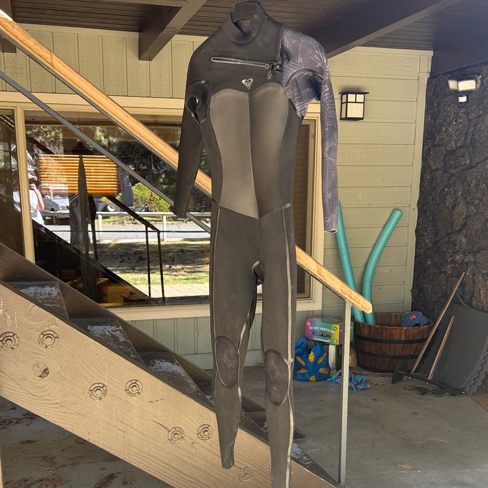 Roxy Womens Full Wetsuit Size 6 4/3 Chest Zip - Excellent Condition!